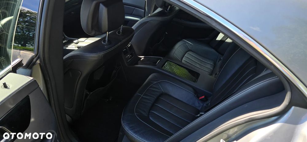 Mercedes-Benz CLS 500 4-Matic BlueEff - 23