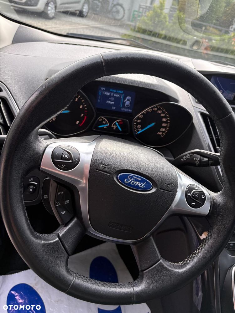 Ford Kuga 1.5 EcoBoost 2x4 Titanium - 19