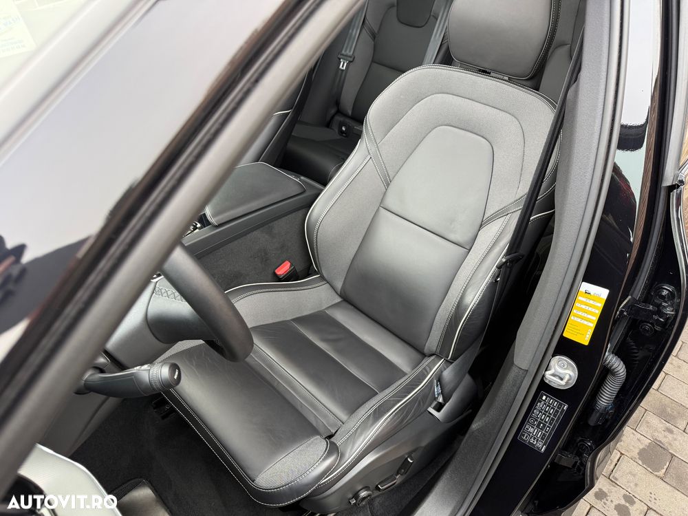 Volvo XC 60 B4 MHEV AT AWD Ultimate Dark - 18