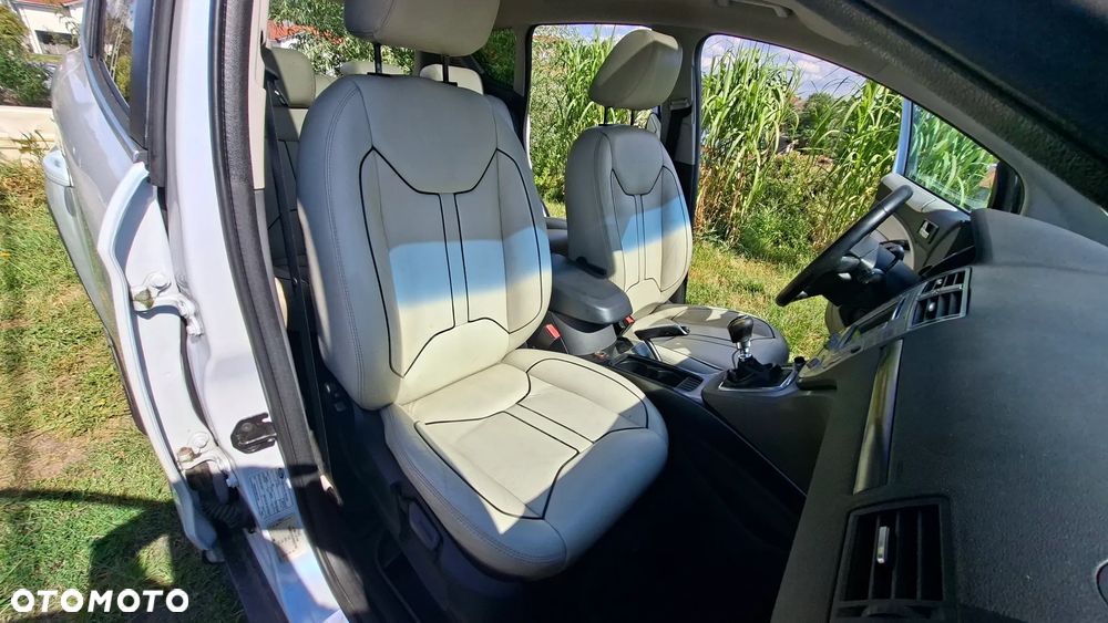 Ford Kuga 2.0 TDCi Titanium - 8