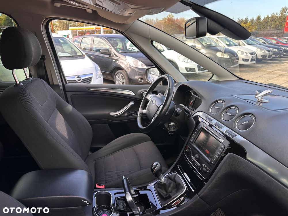Ford S-Max - 11