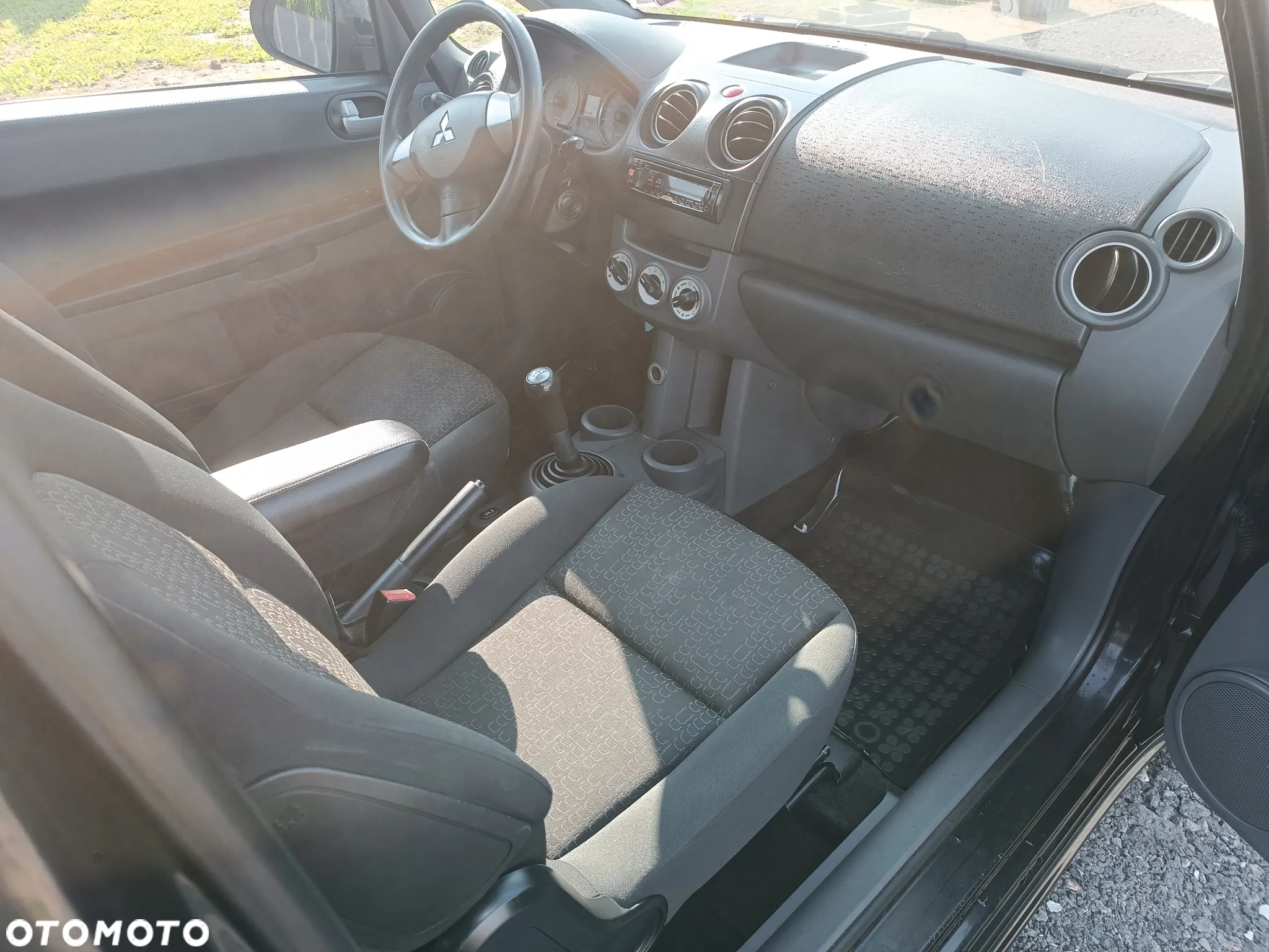 Mitsubishi Colt 1.1 - 12