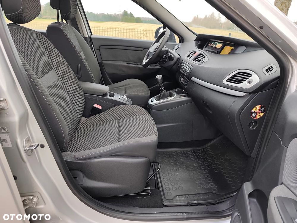 Renault Scenic 1.9 dCi Privilege - 9