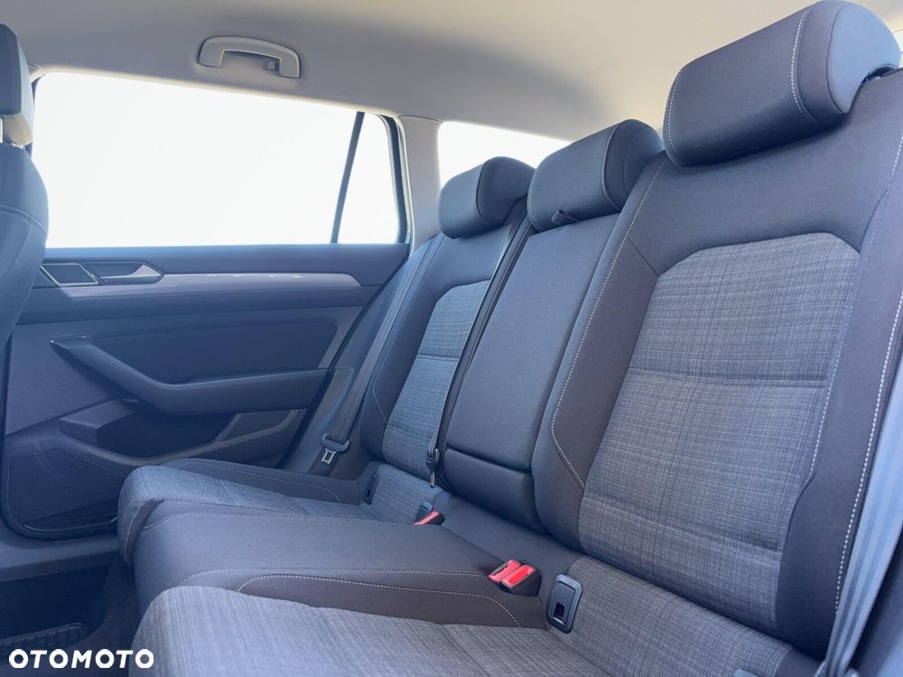 Volkswagen Passat Variant 2.0 TDI EVO Business DSG - 16
