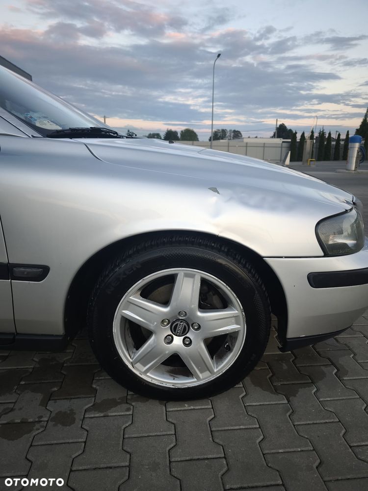 Volvo V70 2.4 - 25