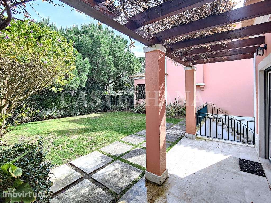 Moradia T4+1 inserida em condomínio fechado, em Cascais - Grande imagem: 3/50