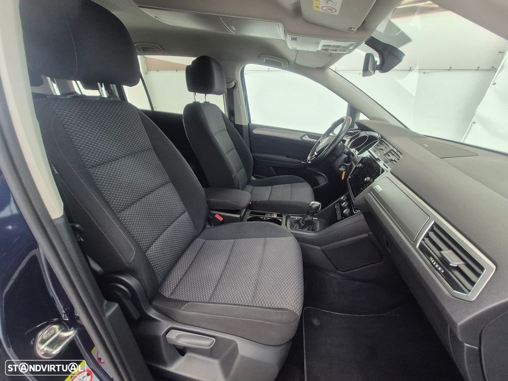 VW Touran 2.0 TDI Confortline DSG - 23