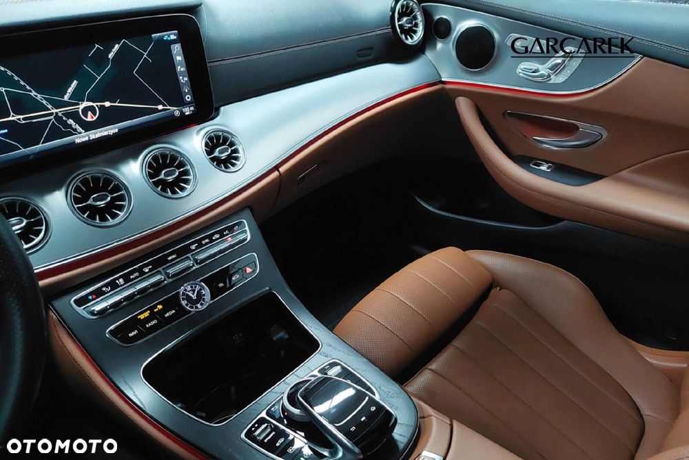 Mercedes-Benz Klasa E 400 4-Matic 9G-TRONIC - 23