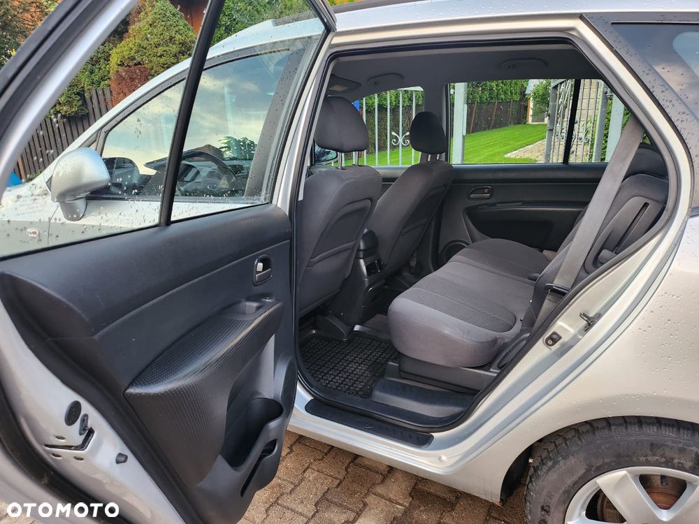Kia Carens 2.0 EX - 8