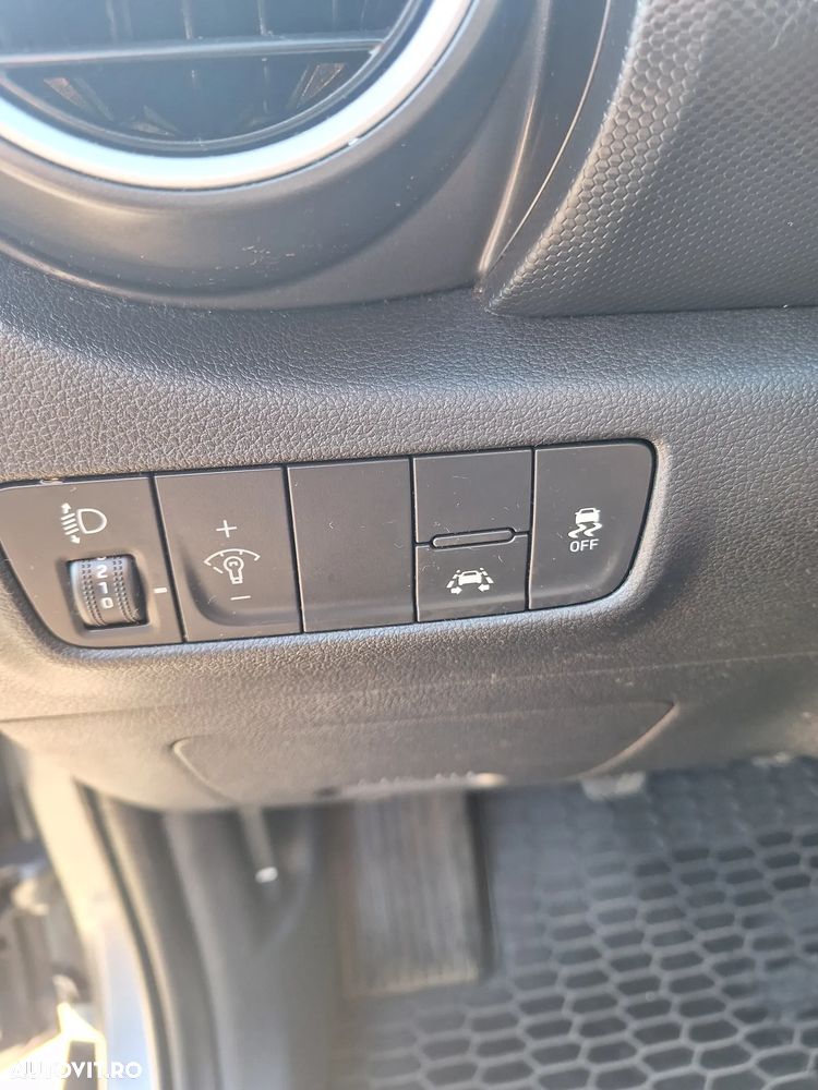 Hyundai KONA - 23