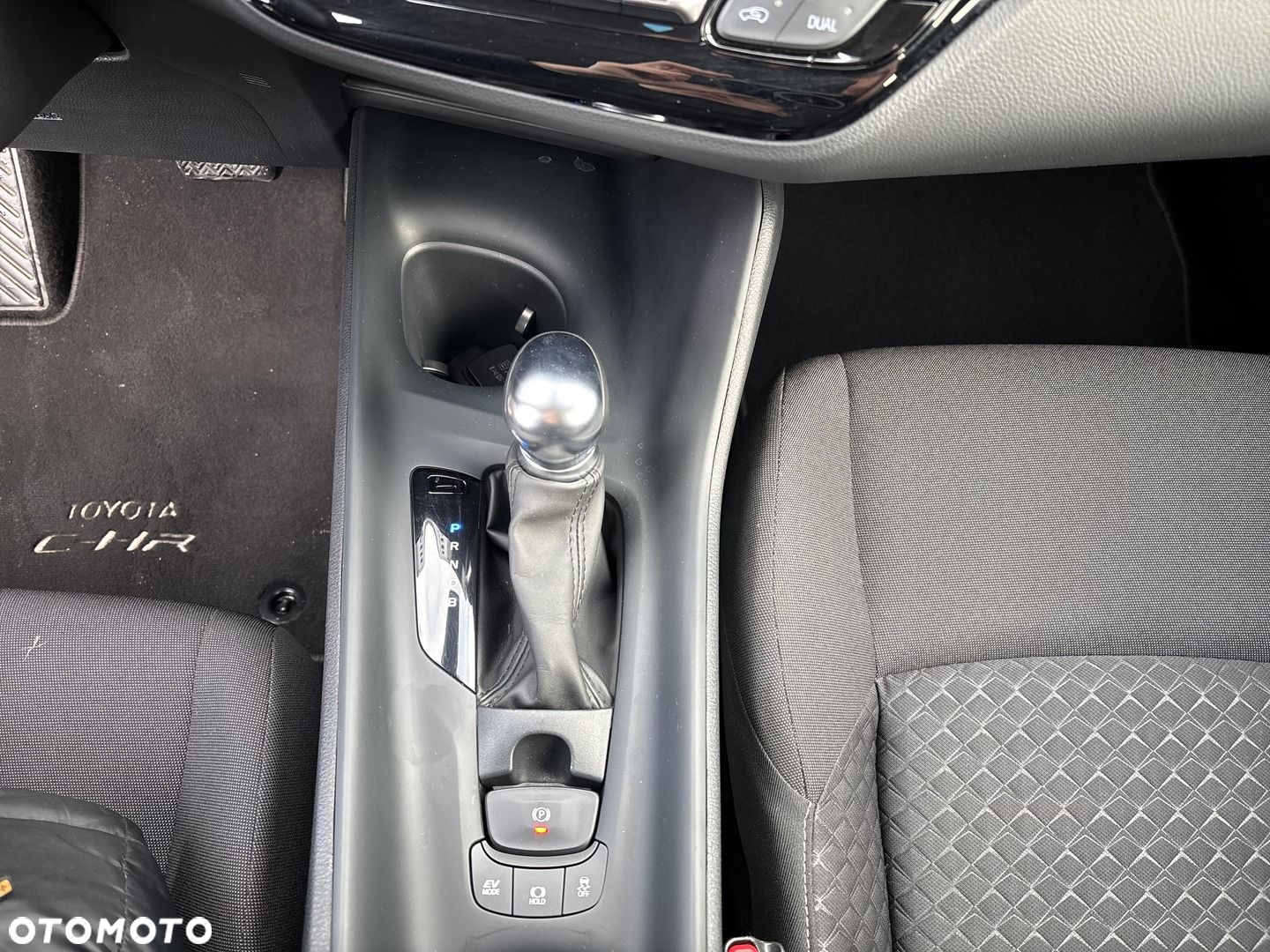 Toyota C-HR - 16
