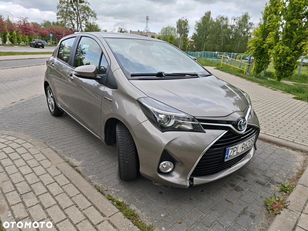 Toyota Yaris Hybrid 100 Premium EU6 - 16