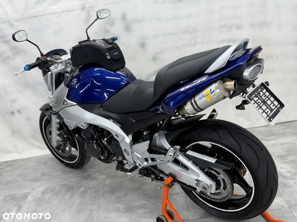 Suzuki GSR - 3