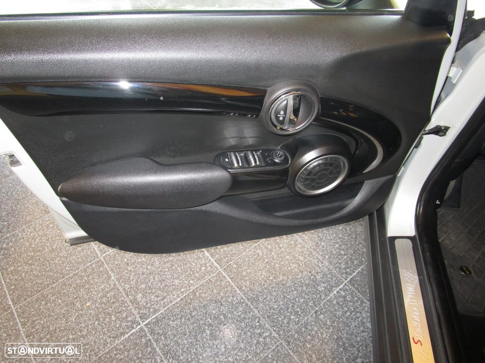 MINI 5 Portas Cooper SD Sport Aut. Seven - 25