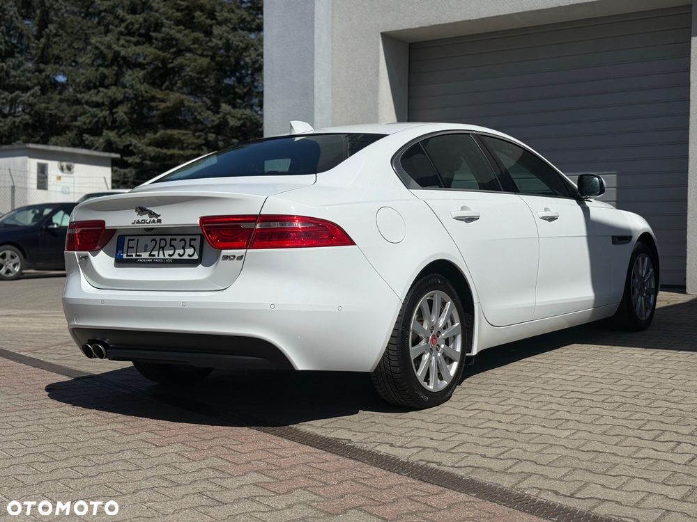 Jaguar XE - 5