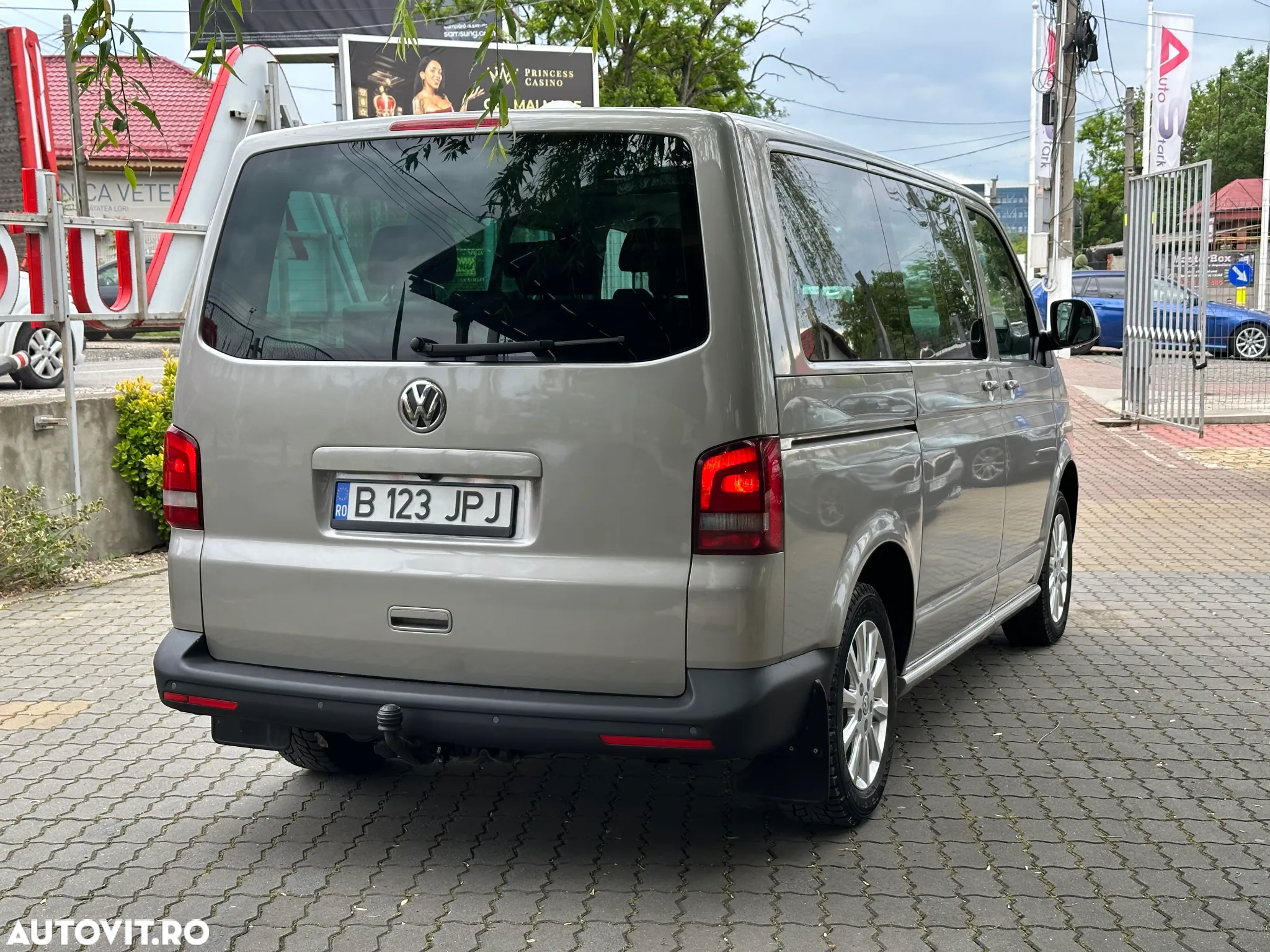 Volkswagen Multivan - 5