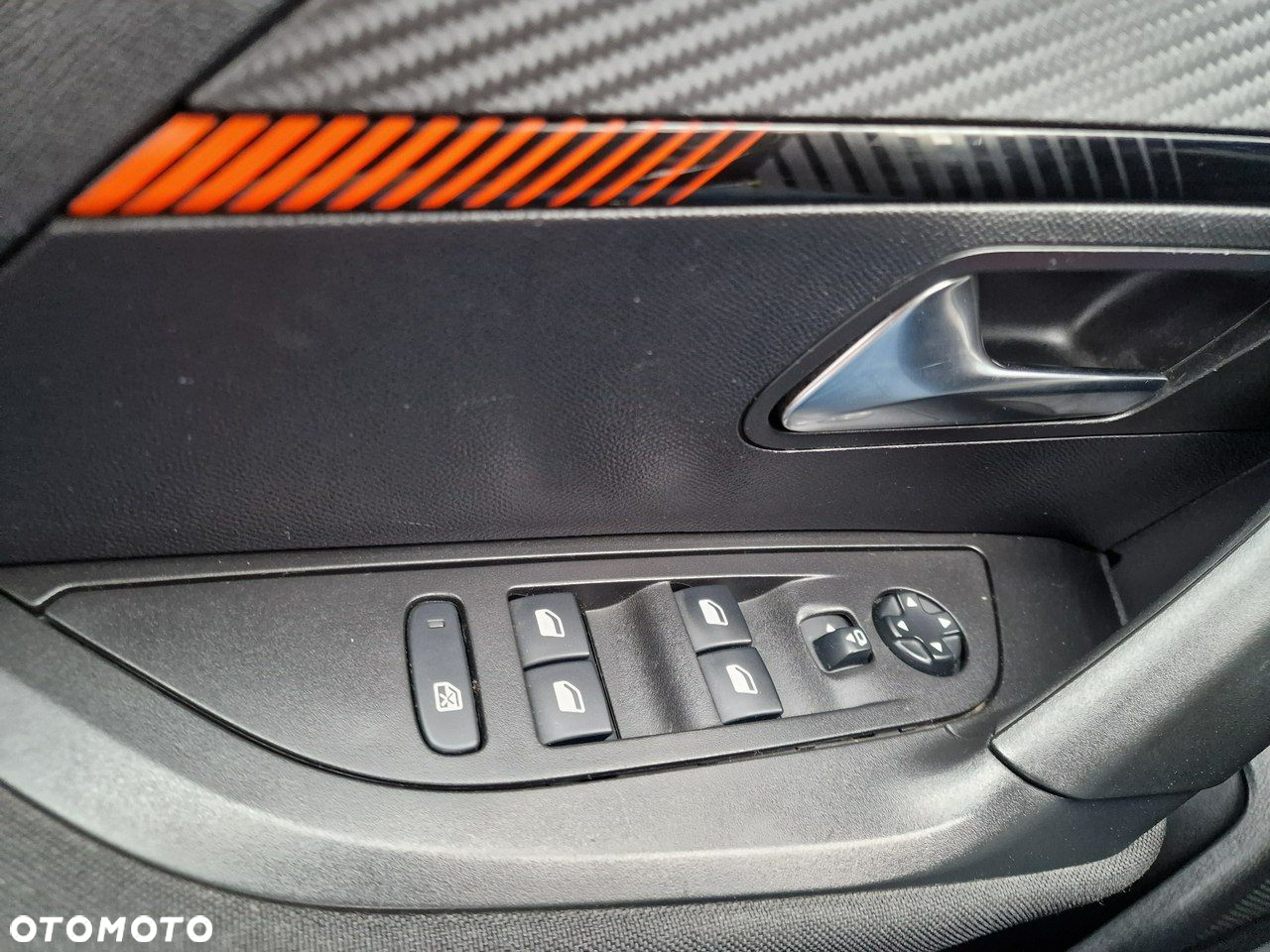 Peugeot 2008 1.2 PureTech Active Pack S&S EAT8 - 36