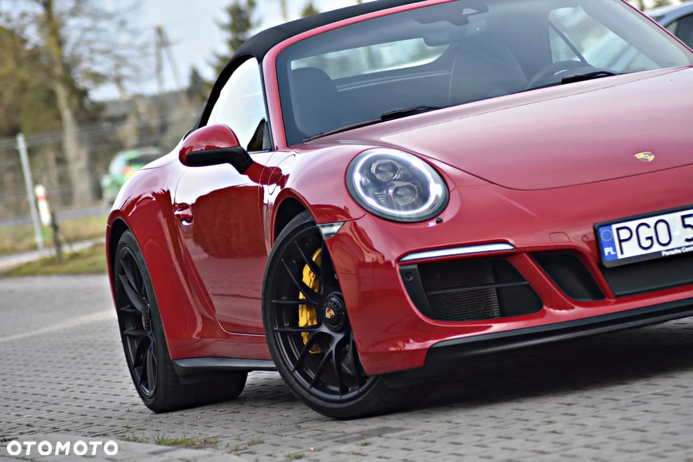 Porsche 911 Carrera 4 GTS PDK - 2