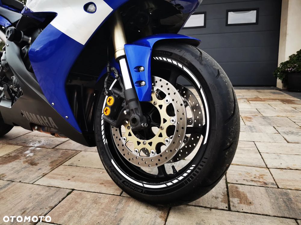 Yamaha R1 - 23