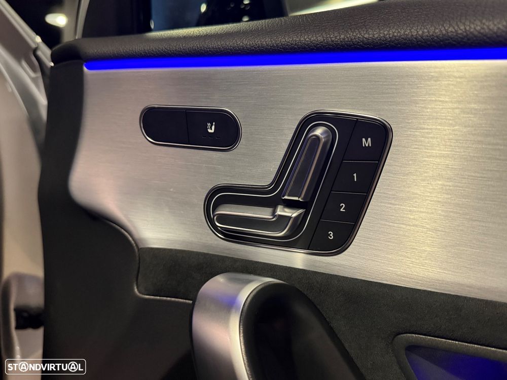 Mercedes-Benz A 250 e 8G-DCT AMG Line - 38