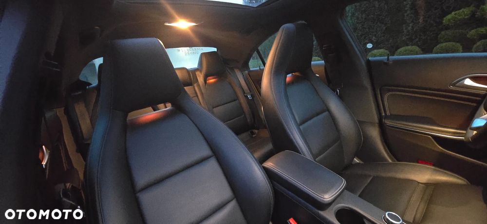 Mercedes-Benz CLA 250 4Matic 7G-DCT SCORE - 15