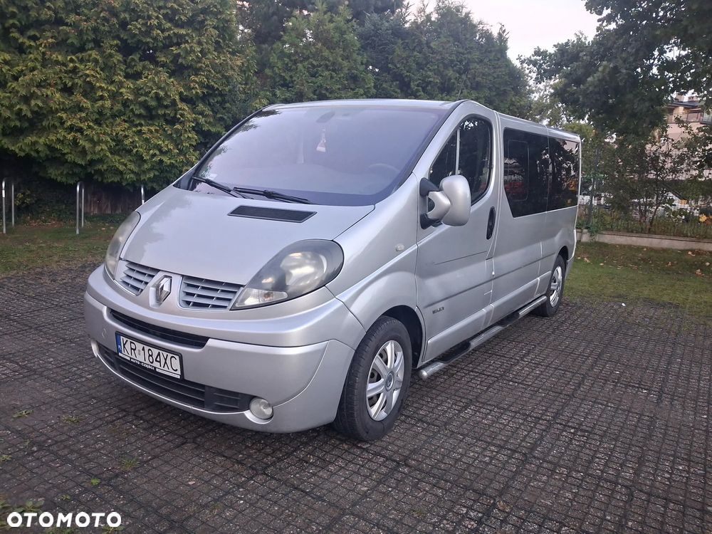 Renault Trafic Grand Passenger Black Edition - 20