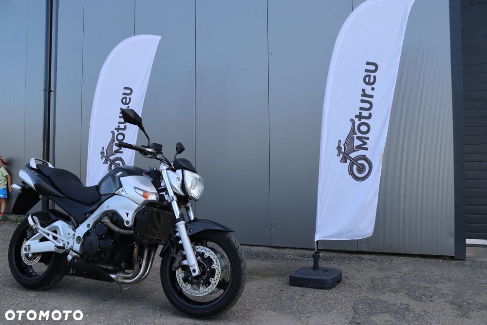 Suzuki GSR - 1