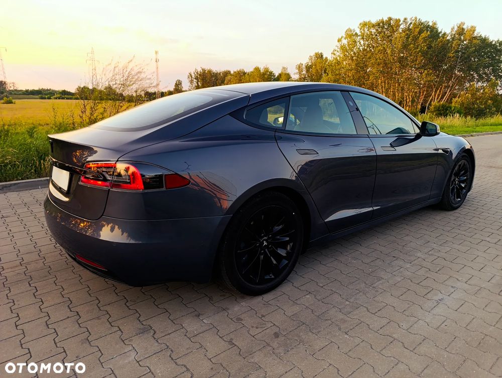 Tesla Model S - 5