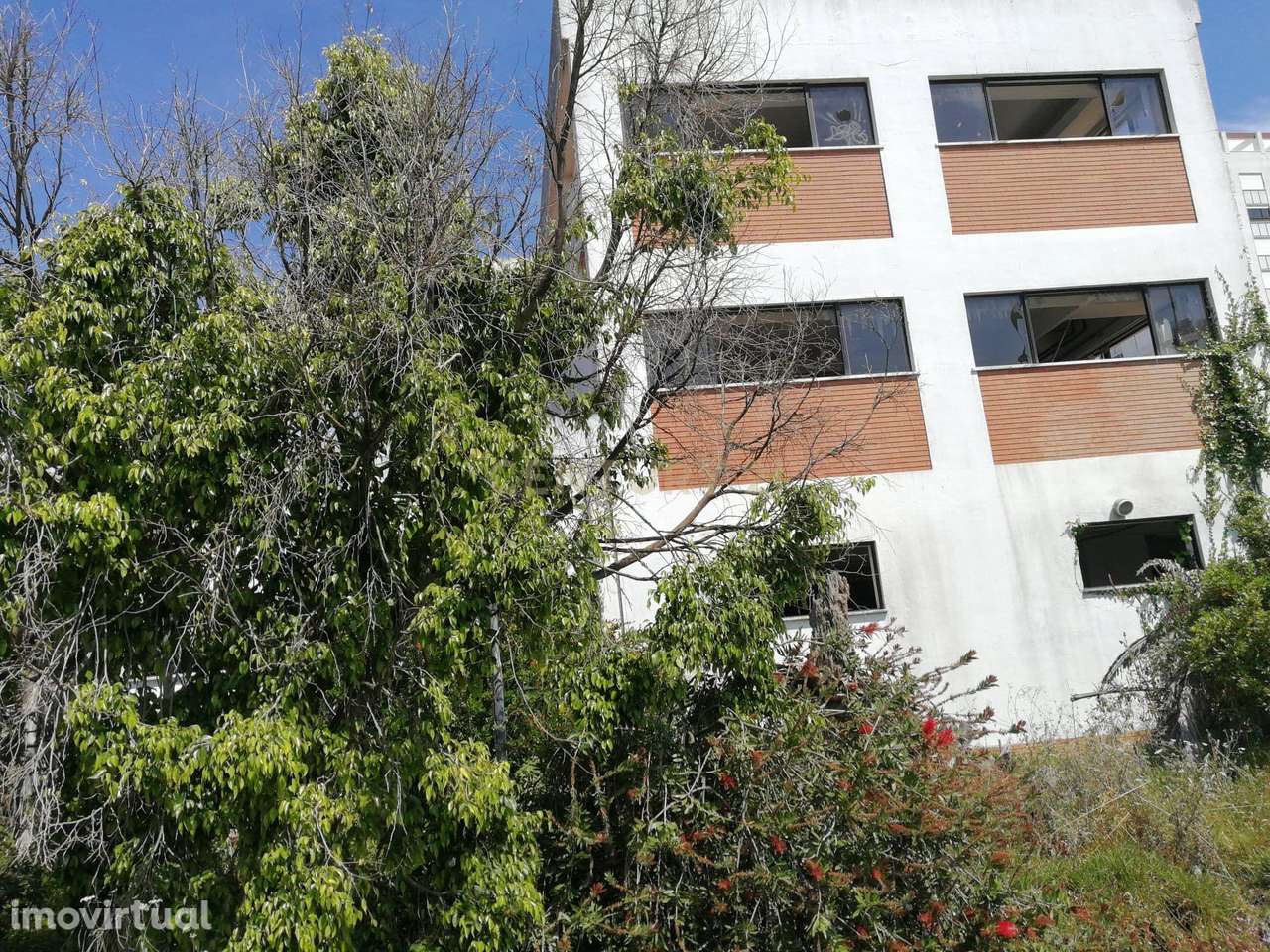 Terreno com 8.288,85 m2. - Grande imagem: 4/26