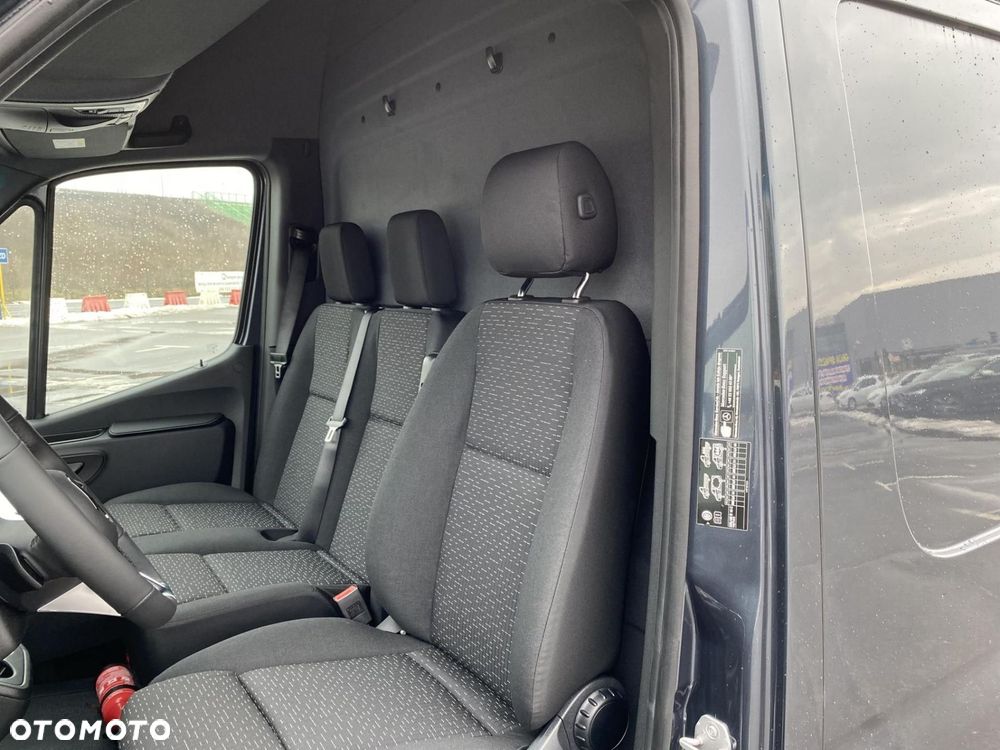 Mercedes-Benz Sprinter - 11