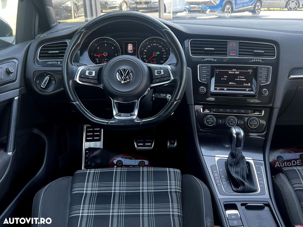 Volkswagen Golf - 9
