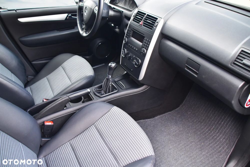 Mercedes-Benz Klasa A 170 BlueEFFICIENCY Avantgarde - 12