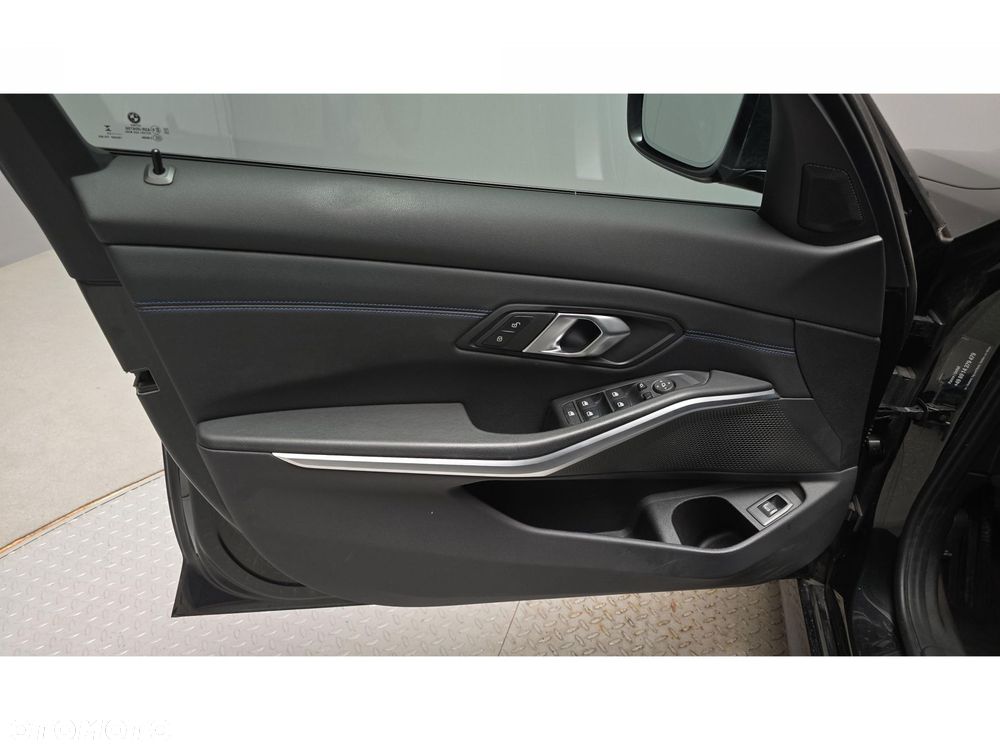 BMW Seria 3 320d xDrive mHEV M Sport - 17