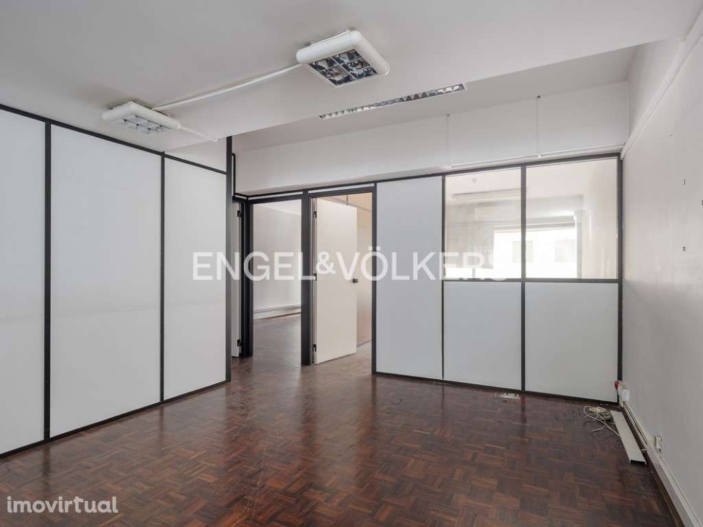 Espaço Comercial com Estacionamento no Lumiar - Grande imagem: 4/23