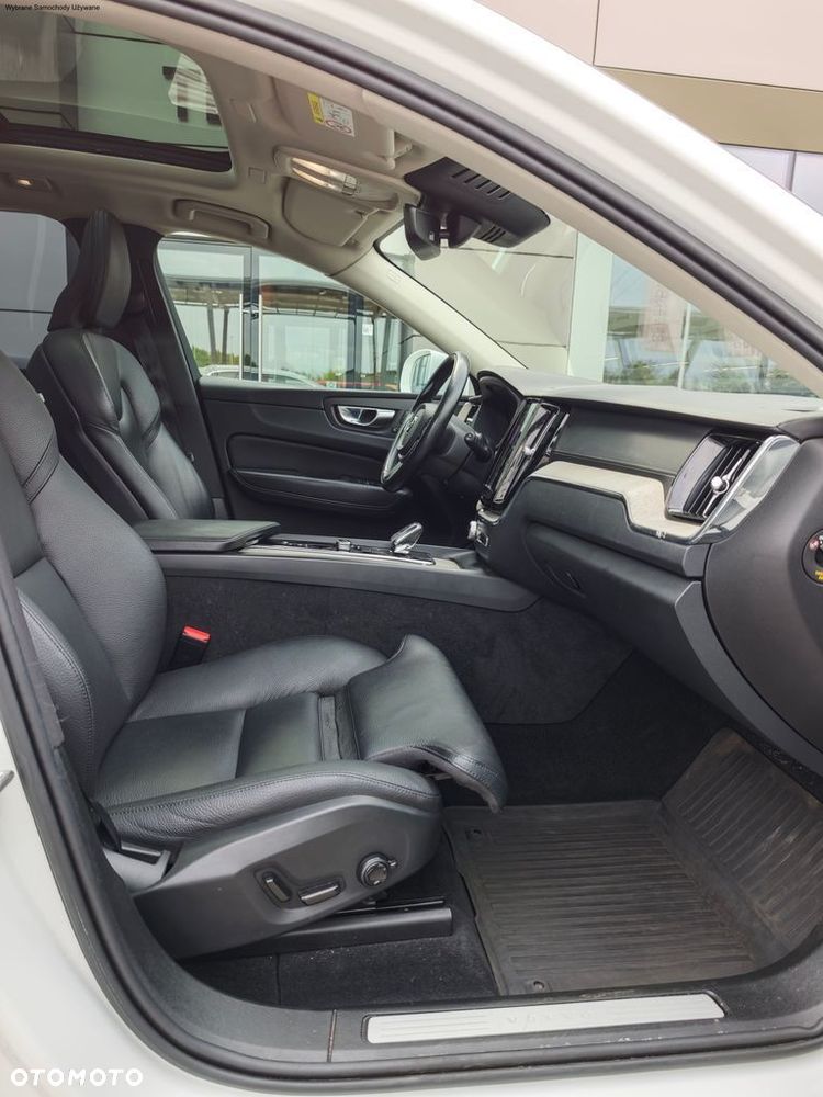 Volvo XC 60 B4 D AWD Plus Bright - 4