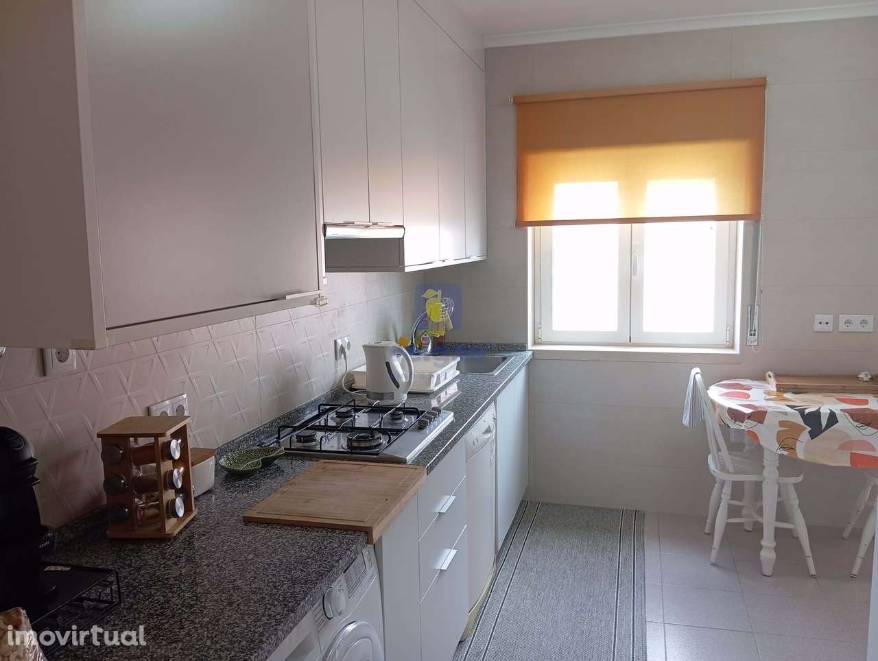 Apartamento Duplex, com três quartos e garagem fechada na zona do Colé - Grande imagem: 3/31