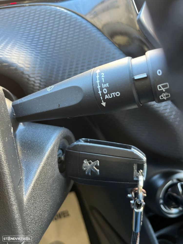 Peugeot 2008 1.5 BlueHDi Signature - 25