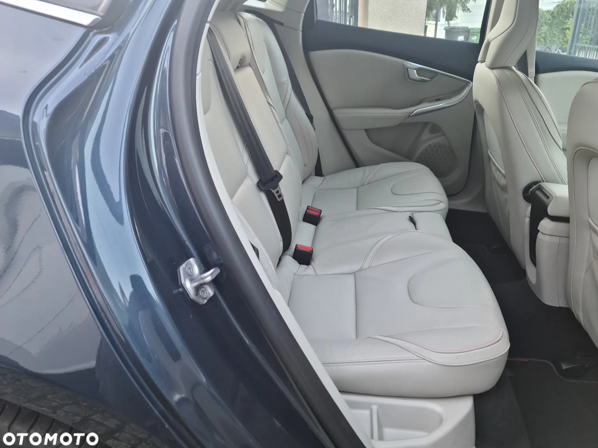 Volvo V40 D2 Drive-E R-Design Momentum - 38