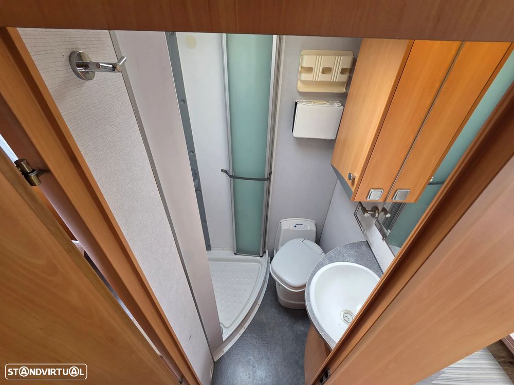 Pilote Aventura 730G Cama Central Frigo Grande - 33