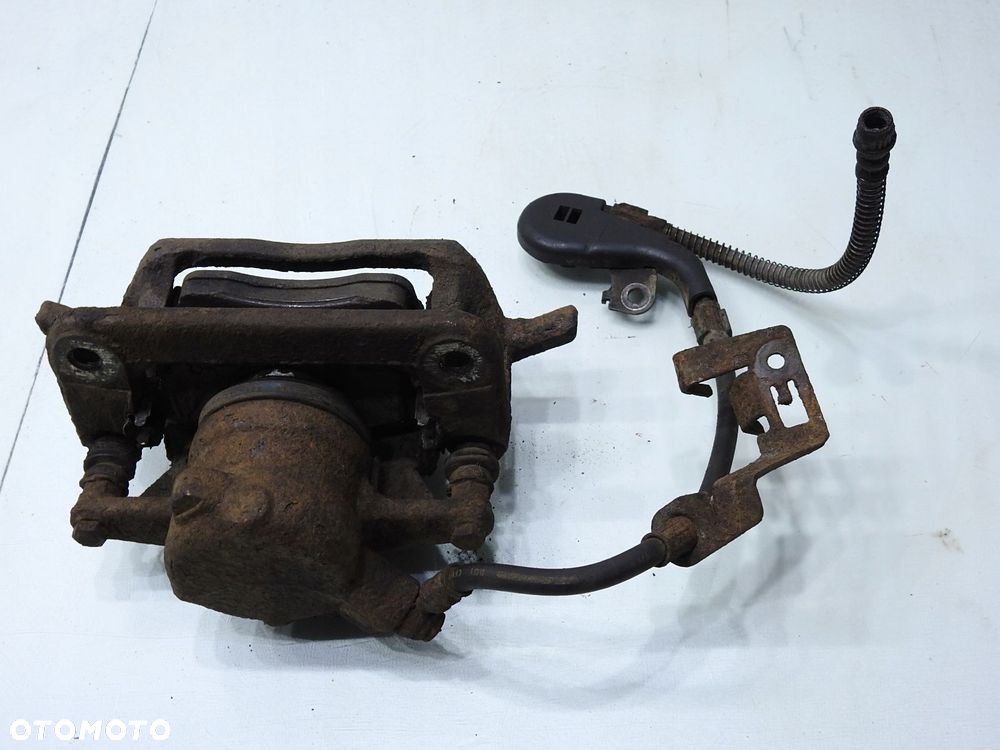 ZACISK HAMULCOWY LEWY PRZÓD PEUGEOT 407 2.0 HDI - 10