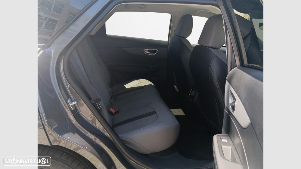 MG MG4 64 kWh Luxury - 15