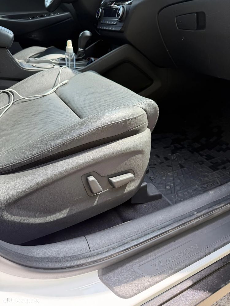 Hyundai Tucson 2.0 CRDI 4WD 8AT Luxury - 24