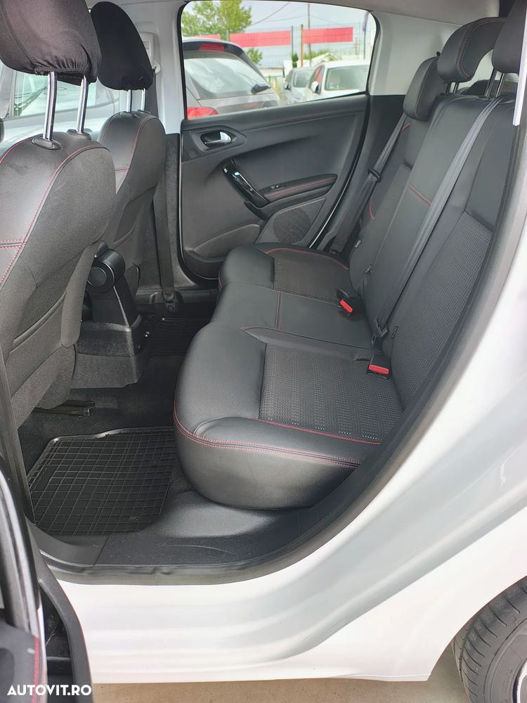 Peugeot 208 - 16