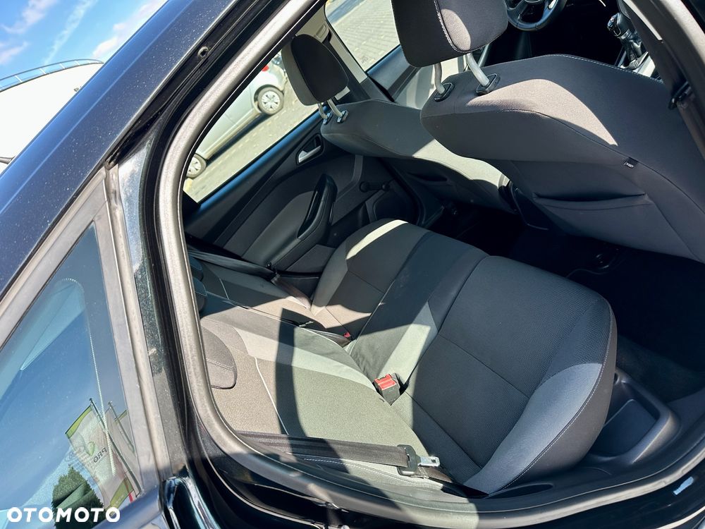 Ford Focus 1.6 Ambiente - 22