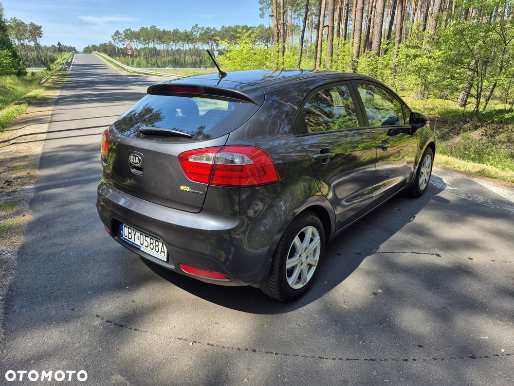 Kia Rio 1.2 L - 4