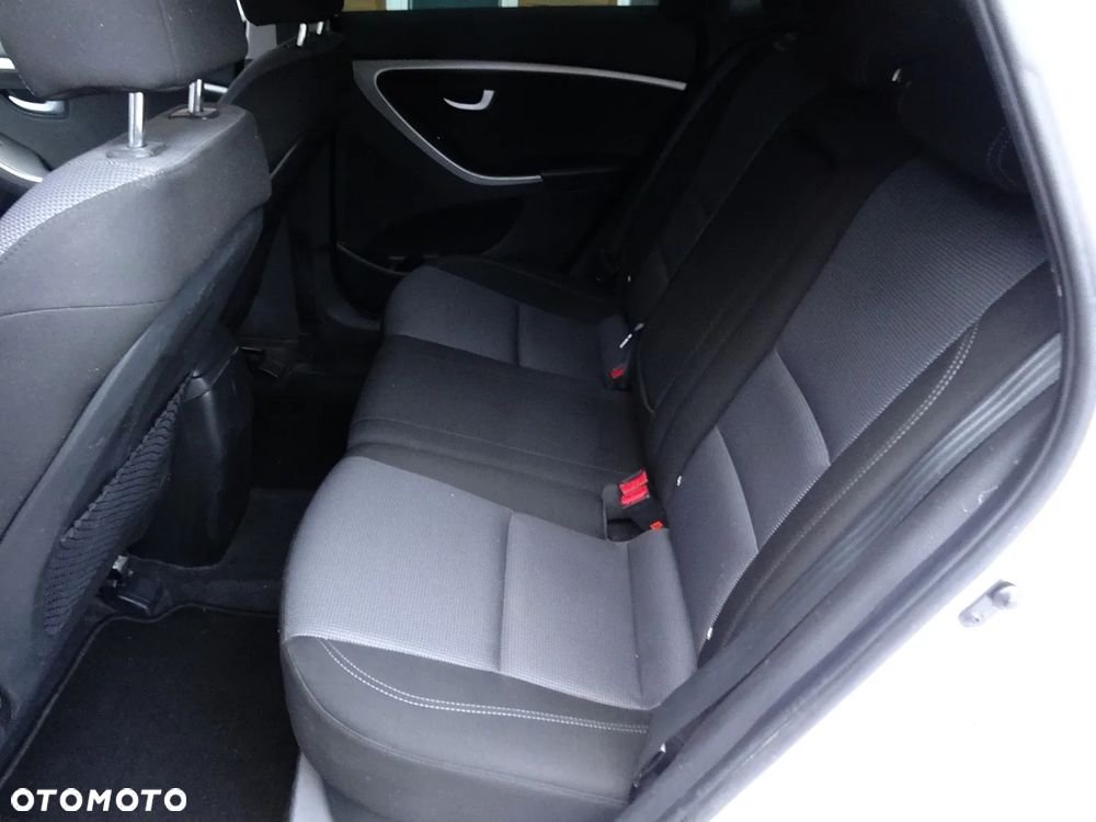 Hyundai i30 blue 1.4 Trend - 22