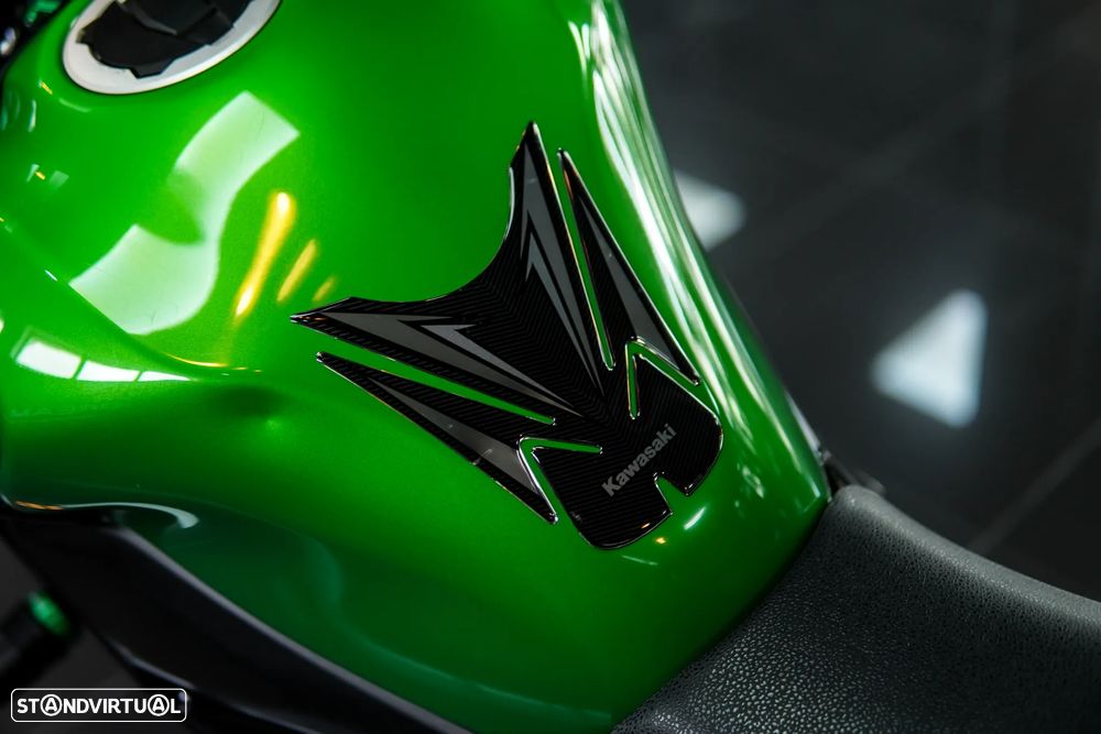 Kawasaki ZR 900 Akrapovic Full Titanium - 10