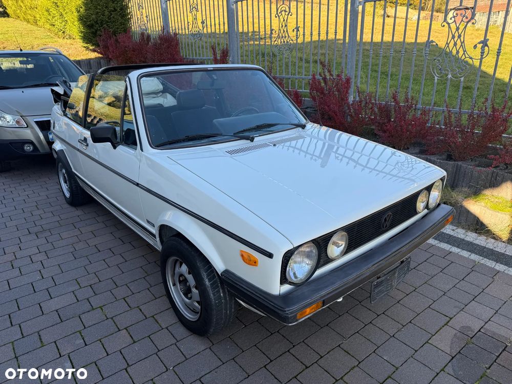 Volkswagen Golf 1.1 L - 11