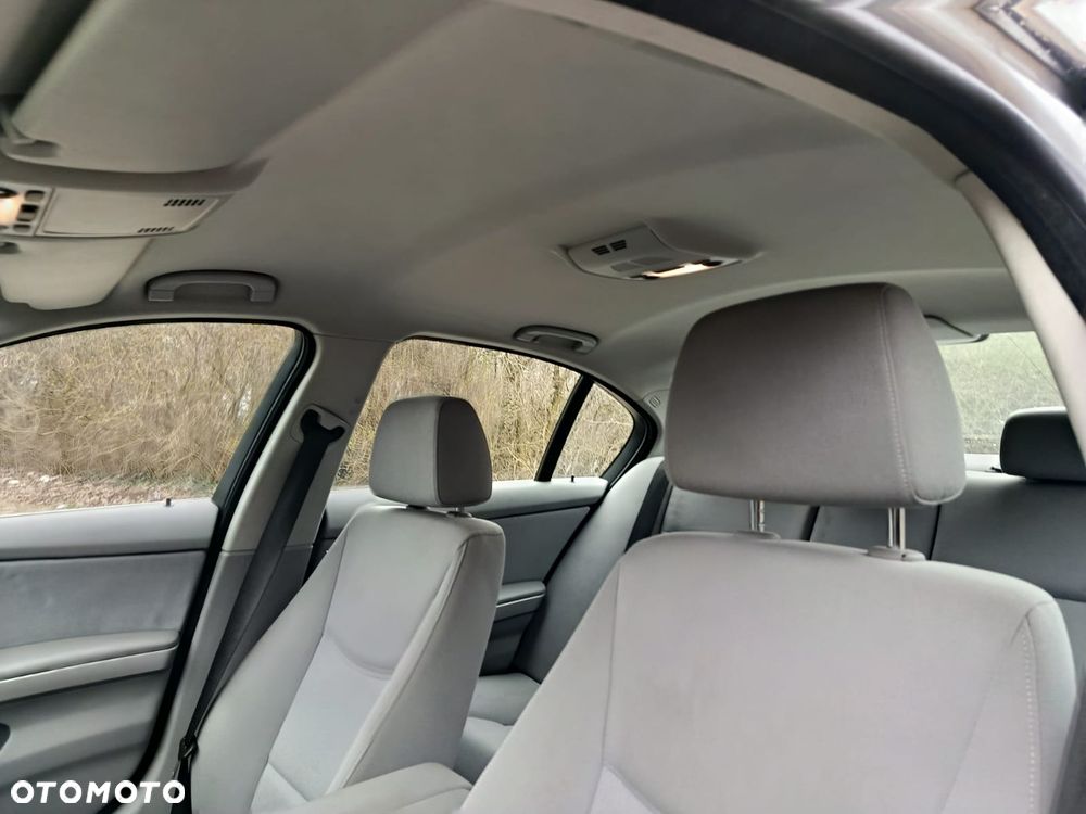 BMW Seria 3 325i - 11