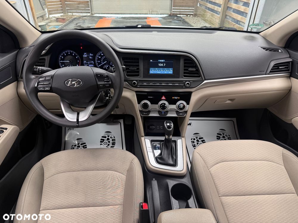 Hyundai Elantra - 9